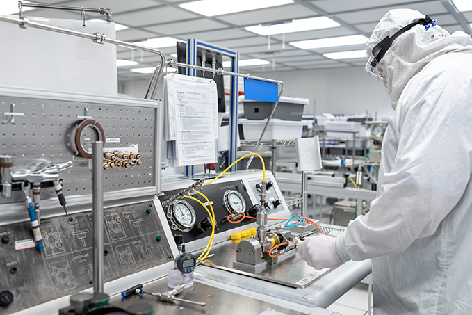 Photography-Associate Shop Floor Clean Room_679x453